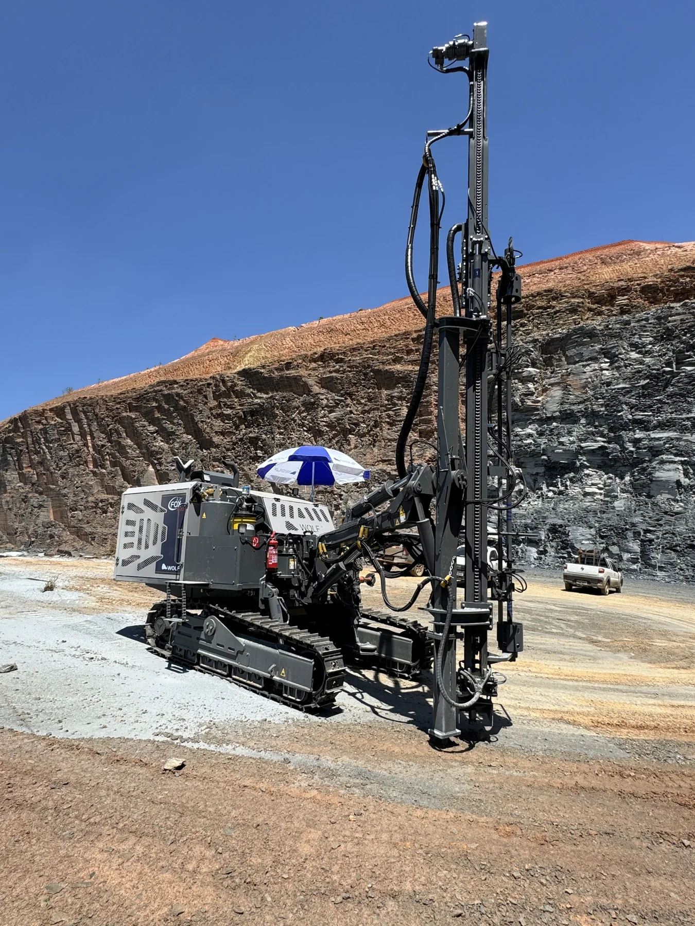 Perfuratriz hidráulica Fox 8-20 da Mineral em uma pedreira